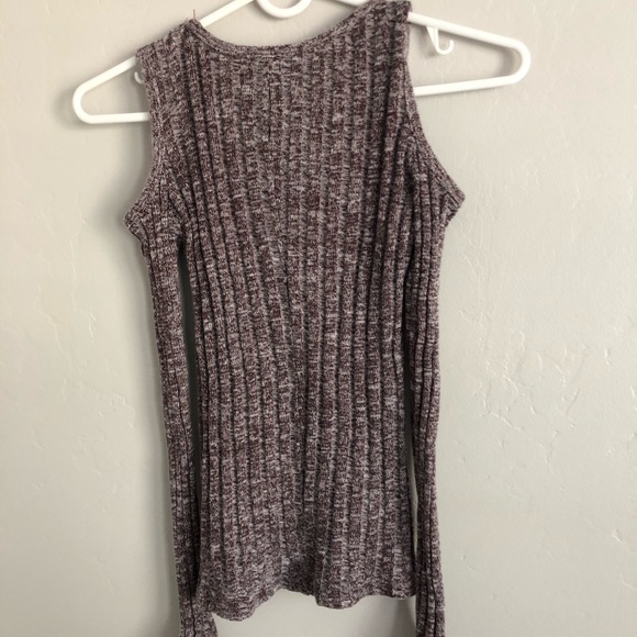 OFFER🎉Hollister long sleeve!! 🎉 - Picture 2 of 4